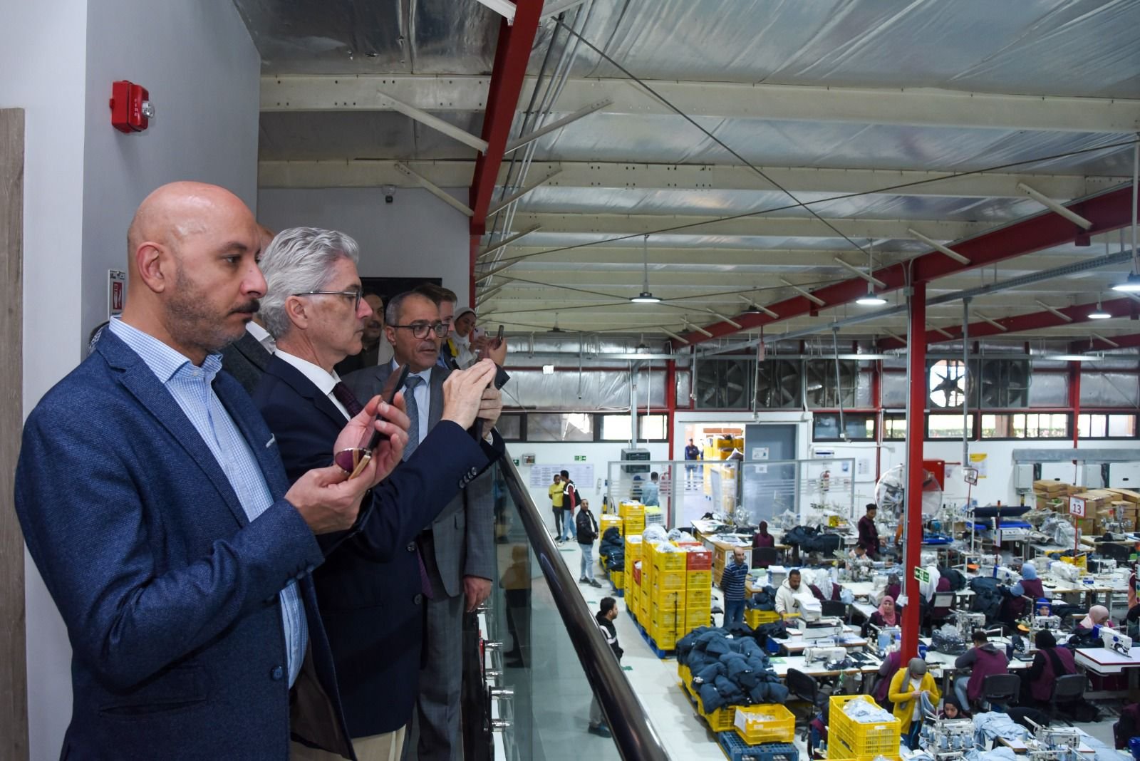 محافظ الإسكندرية ووفد الاتحاد الأوروبي يتفقدان المنطقة الحرة العامة بالعامرية لتعزيز الاستثمار