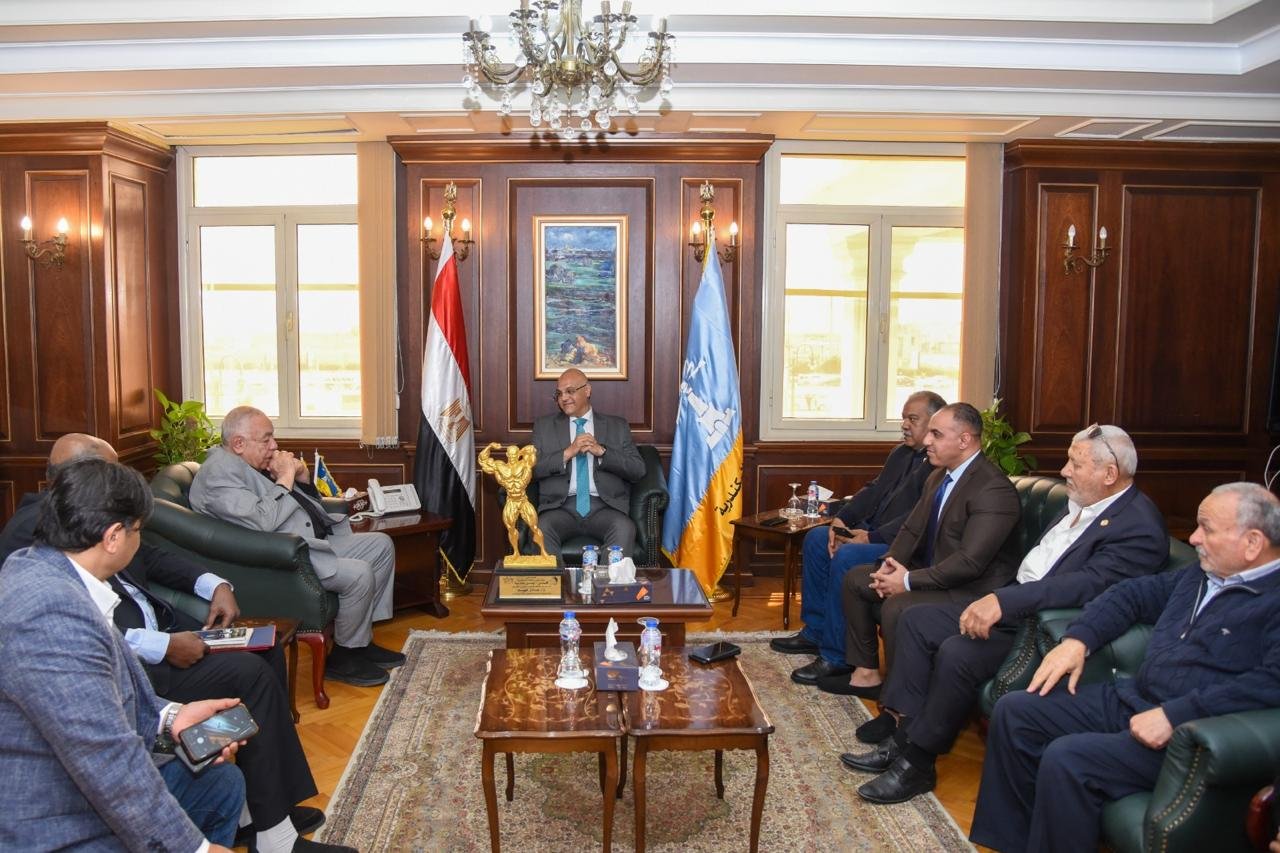 محافظ الإسكندرية يستقبل وفد الاتحاد المصري للياقة البدنية وكمال الأجسام 