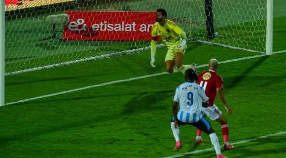 حرب النقاط بين السماوي والأحمر.. بيراميدز والأهلي في قمة مشتعلة والزمالك يراقب الصدارة 3 حرب النقاط بين السماوي والأحمر.. بيراميدز والأهلي في قمة مشتعلة والزمالك يراقب الصدارة