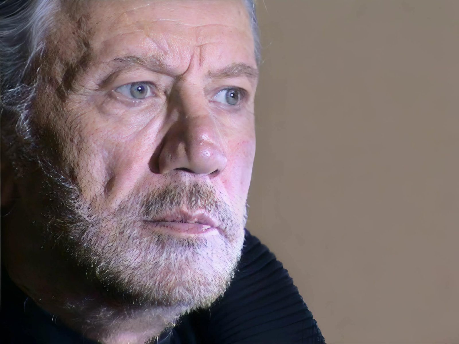 فؤاد شرف الدين.. “الكابتن” الذي صنع بصمة خاصة في سينما الأكشن اللبنانية 1 فؤاد شرف الدين.. “الكابتن” الذي صنع بصمة خاصة في سينما الأكشن اللبنانية