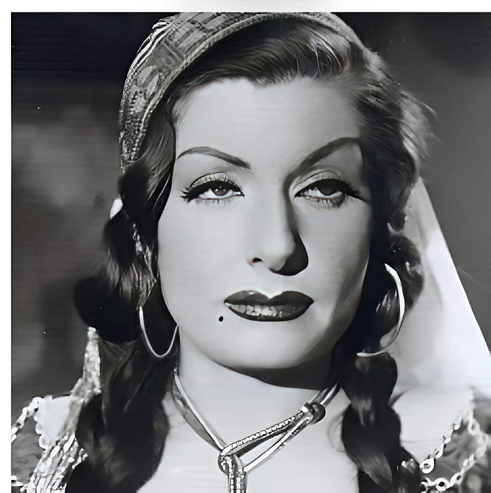 12 أبريل.. يوم يجمع نجوم الفن بين عبق الماضي وتألق الحاضر 4 12 أبريل.. يوم يجمع نجوم الفن بين عبق الماضي وتألق الحاضر