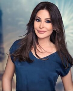 إليسا توقف نشاطها الفني تضامنًا مع الأوضاع