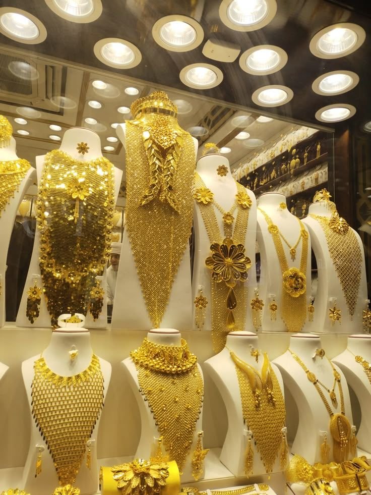 الذهب في الإمارات يتحرك في نطاق ضيق مع الإقبال على الملاذ الآمن