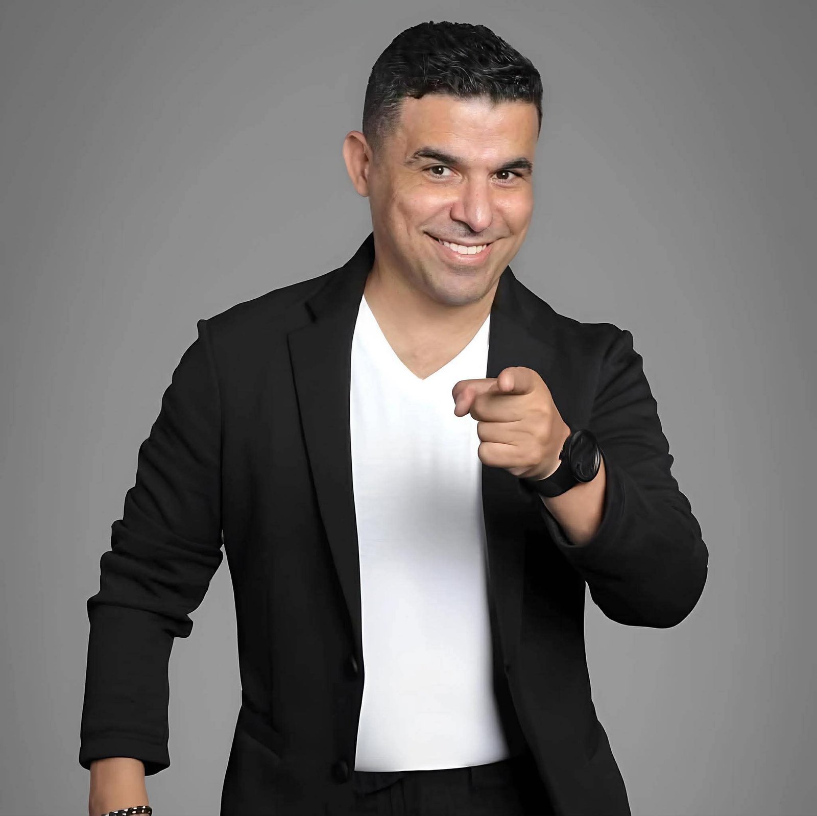 خالد الغندور يعلن ضيوف حلقة الليلة من "ستاد المحور" 2 خالد الغندور
