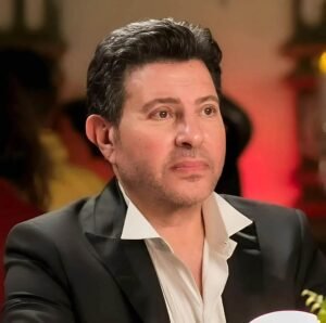 رفع أجهزة التنفس عن هاني شاكر.. تطورات حالته الصحية في فرنسا وتحسن ملحوظ