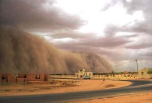 تقلبات جوية تضرب البلاد غدًا.. شبورة وأمطار خفيفة وتحذيرات من الأرصاد