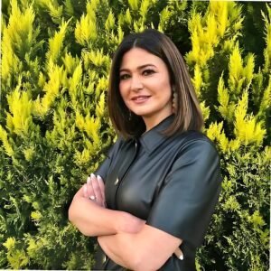 وفاة والد الإعلامية دينا رامز.. موعد ومكان العزاء وتفاصيل مؤثرة