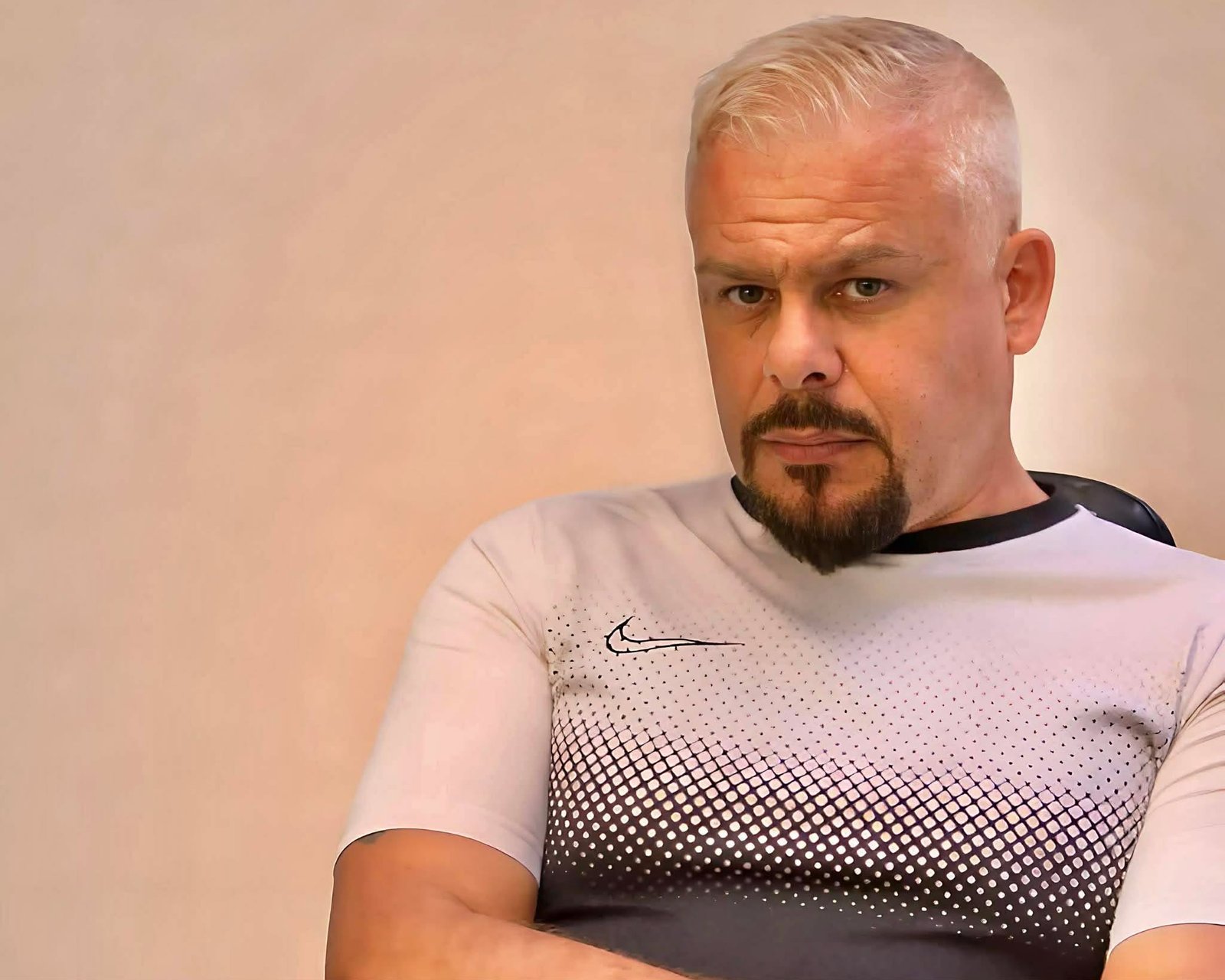 منذر رياحنة يثير الجدل بإطلالة جديدة ويتساءل: شرير ولا طيب أم كوميدي؟ 3 منذر رياحنة يثير الجدل بإطلالة جديدة ويتساءل: شرير ولا طيب أم كوميدي؟