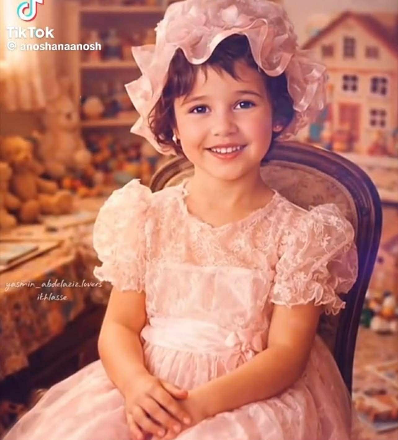 ياسمين عبد العزيز تشعل السوشيال بفيديو طفولتها ورد شقيقها يفاجئ الجمهور 