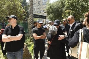 منع تصوير عزاء والد منة شلبي بطلب المهن التمثيلية