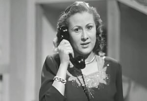 في ذكرى رحيل عزيزة حلمي.. أم السينما المصرية التي جسدت الحنان على الشاشة وخلدت في ذاكرة الفن 2 في ذكرى رحيل عزيزة حلمي.. أم السينما المصرية التي جسدت الحنان على الشاشة وخلدت في ذاكرة الفن