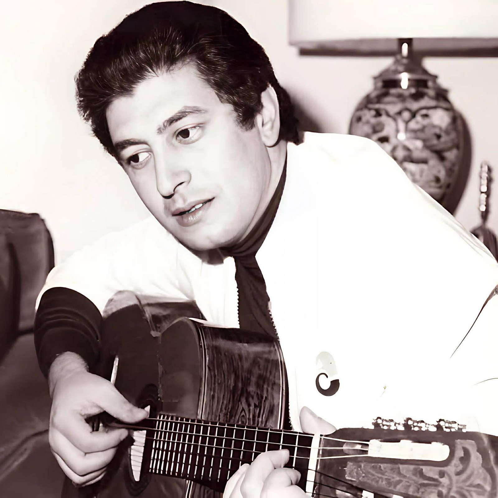 في ذكرى ميلاده.. قصة صعود ورحيل عمر خورشيد أسطورة الجيتار الذي رحل في ظروف غامضة