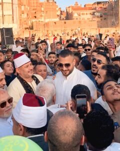 عصام السقا يحتفل بعيد الأضحى وسط أهالي المنيا 2 عصام السقا يحتفل بعيد الأضحى وسط أهالي المنيا