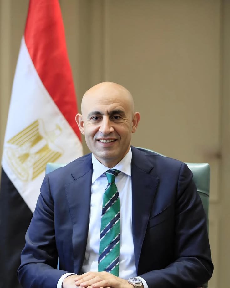 وزير التعليم يعلن تسليم طلاب أولى ثانوي فني أجهزة تابلت العام المقبل