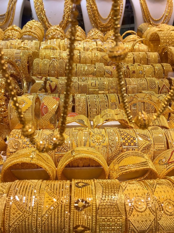 سعر الذهب عيار 21 يتراجع 25 جنيهًا بنهاية تعاملات السبت
