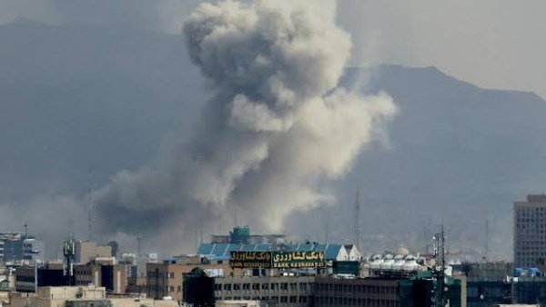 غارة إسرائيلية قرب مستشفى في صور اللبنانية تُصيب 13 من الطواقم الطبية وتُفاقم المخاوف من اتساع التصعيد جنوب لبنان
