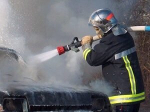 حريق داخل شقة سكنية بالدقي دون إصابات 2 حريق داخل شقة سكنية بالدقي دون إصابات