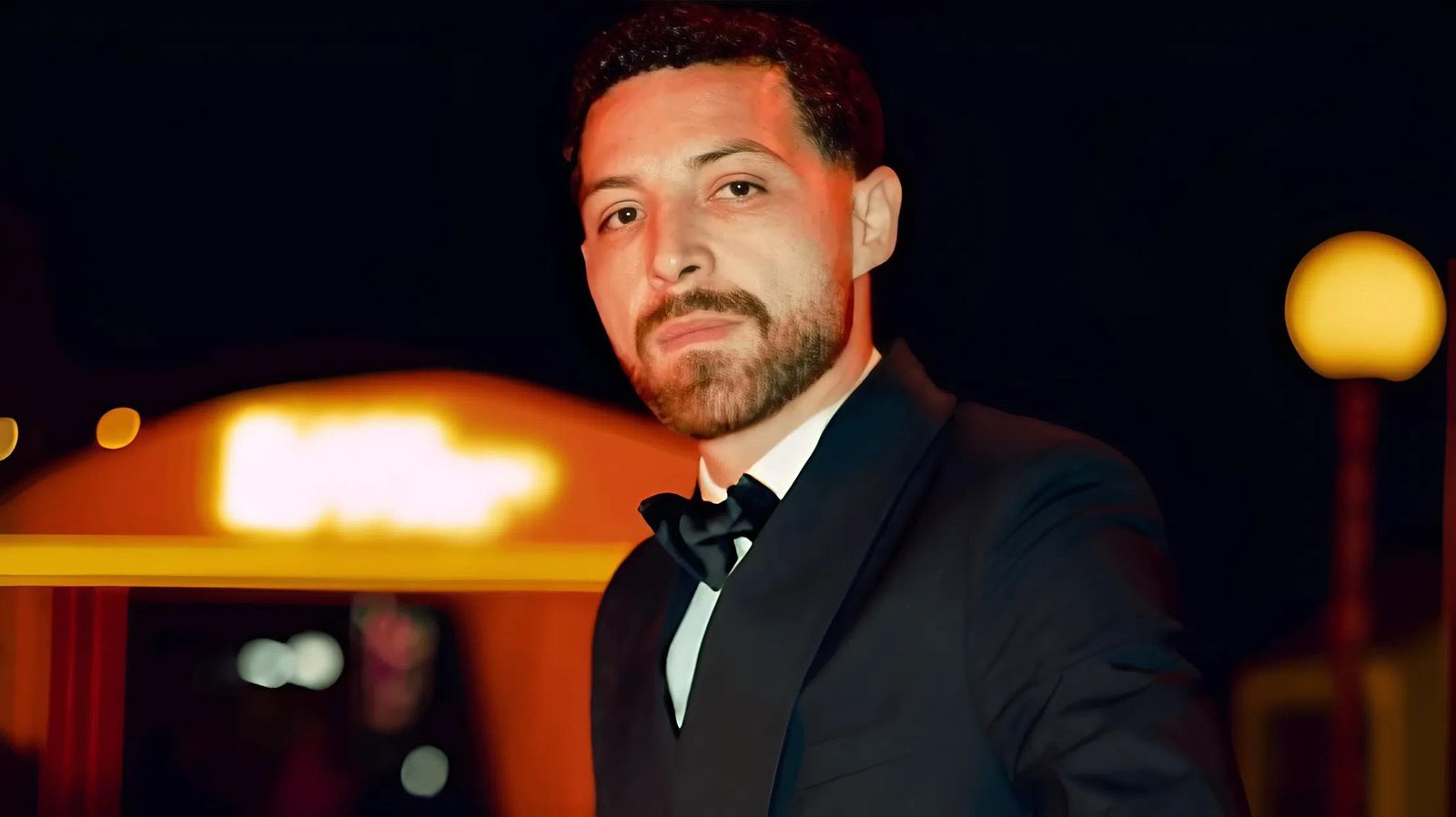 قرار قضائي ينهي أزمة سفر نجل محمود حجازي.. الطفل يغادر إلى أمريكا برفقة والدته بعد 6 أشهر من النزاعات