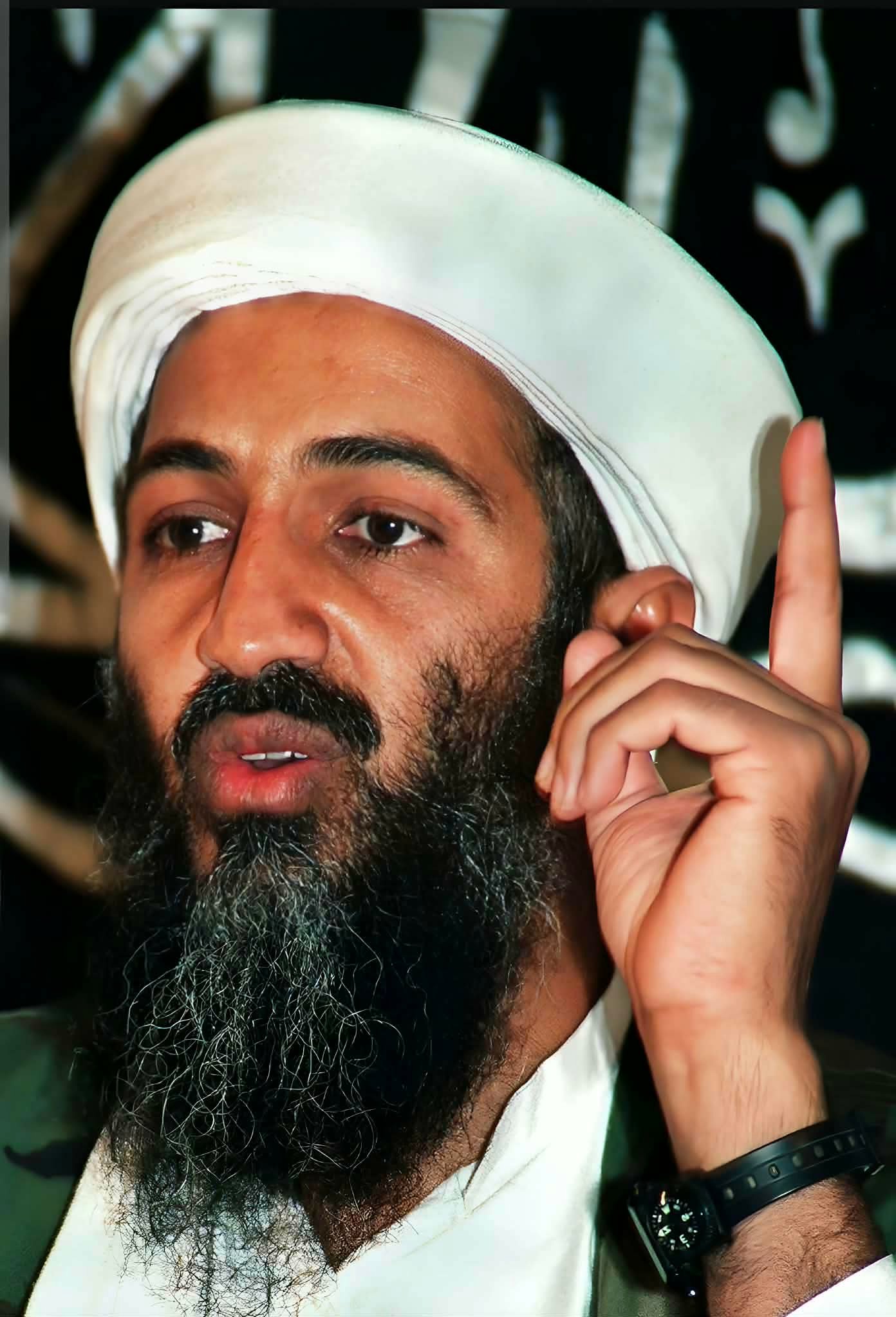أسامة بن لادن من التفجيرات إلى مقتله.. نهاية أخطر مطارد في العالم  
