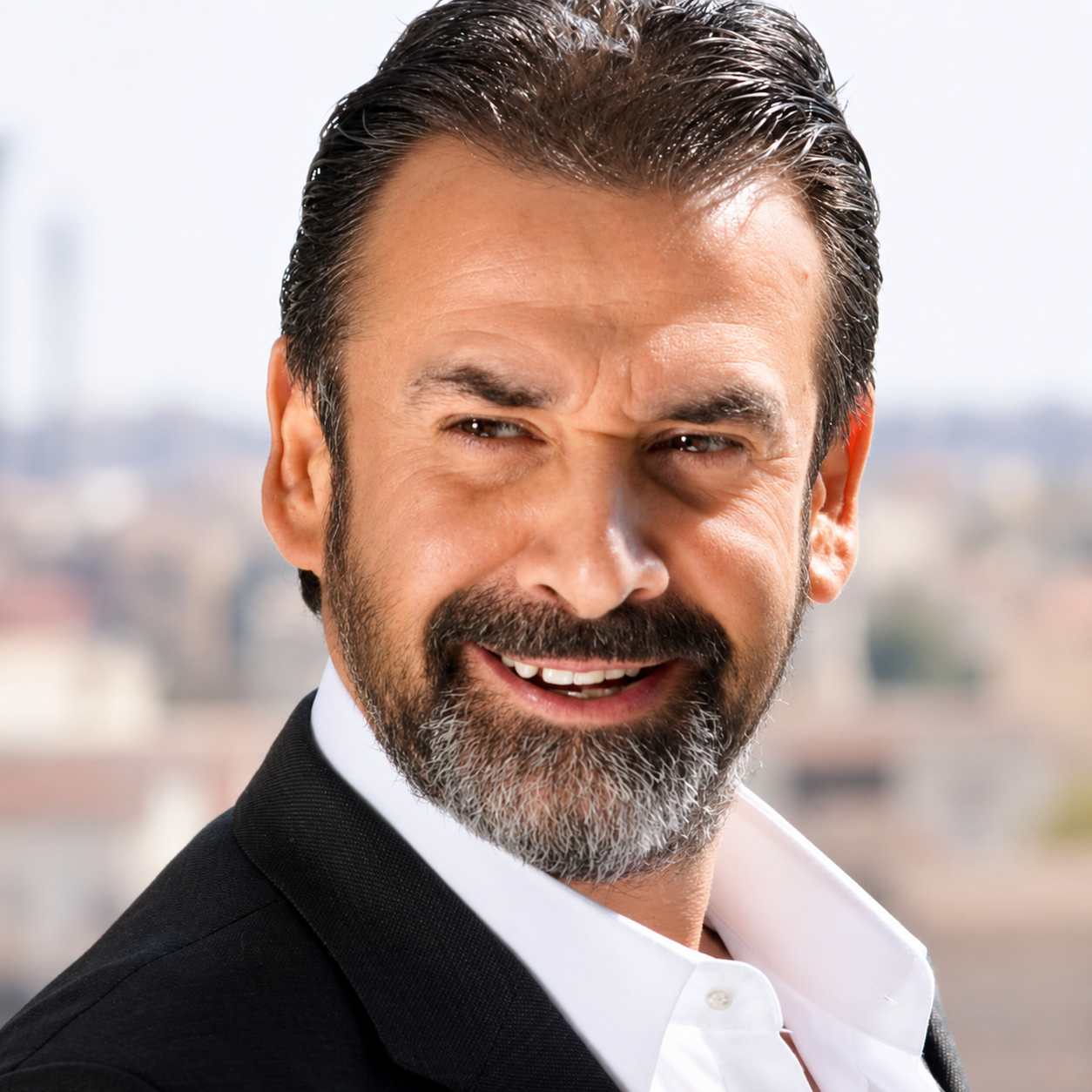 كريم عبد العزيز: لا أؤمن بفكرة “النمبر وان”.. النجاح الحقيقي في الاستمرار والتوفيق من الله