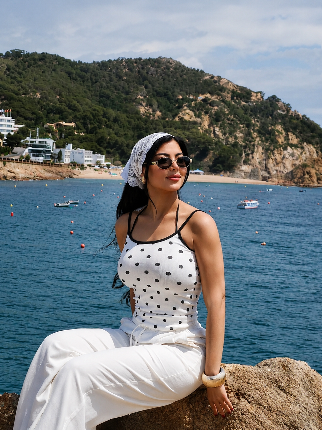 كارولين عزمي تخطف الأنظار بإطلالة صيفية من أجواء البحر: “Hola from paradise” 2 كارولين عزمي تخطف الأنظار بإطلالة صيفية من أجواء البحر: “Hola from paradise”