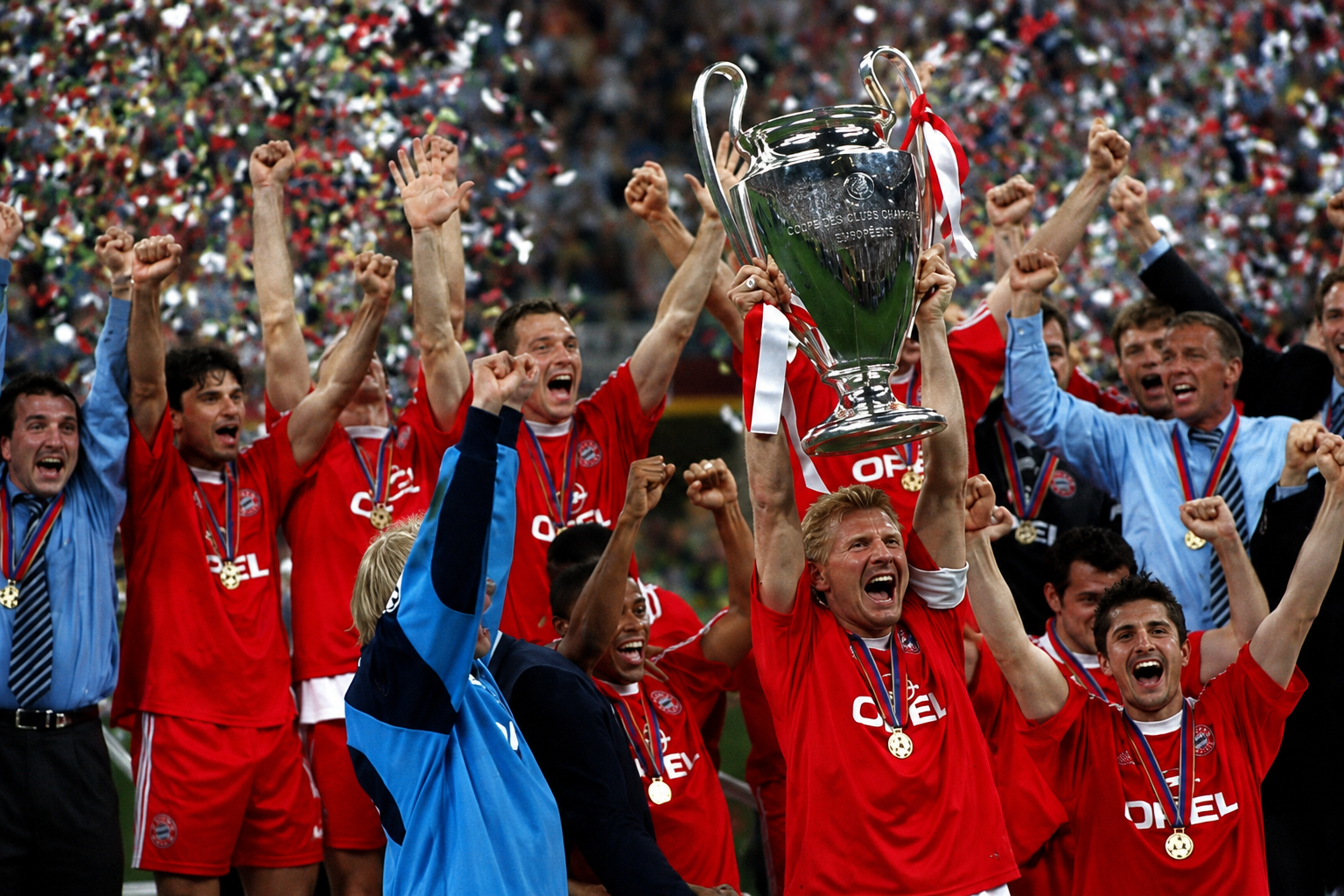 حدث في مثل هذا اليوم.. بايرن ميونخ يتوج بدوري أبطال أوروبا 2001 بعد ملحمة فالنسيا التاريخية 4 حدث في مثل هذا اليوم.. بايرن ميونخ يتوج بدوري أبطال أوروبا 2001 بعد ملحمة فالنسيا التاريخية