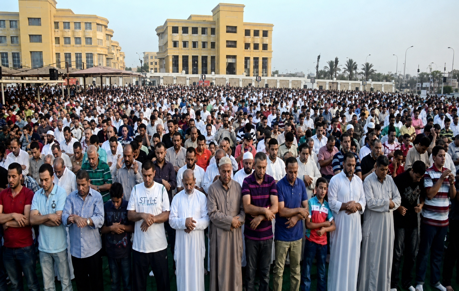 الأوقاف: إقبال حاشد على ساحات صلاة عيد الأضحى بمختلف المحافظات 3 الأوقاف: إقبال حاشد على ساحات صلاة عيد الأضحى بمختلف المحافظات