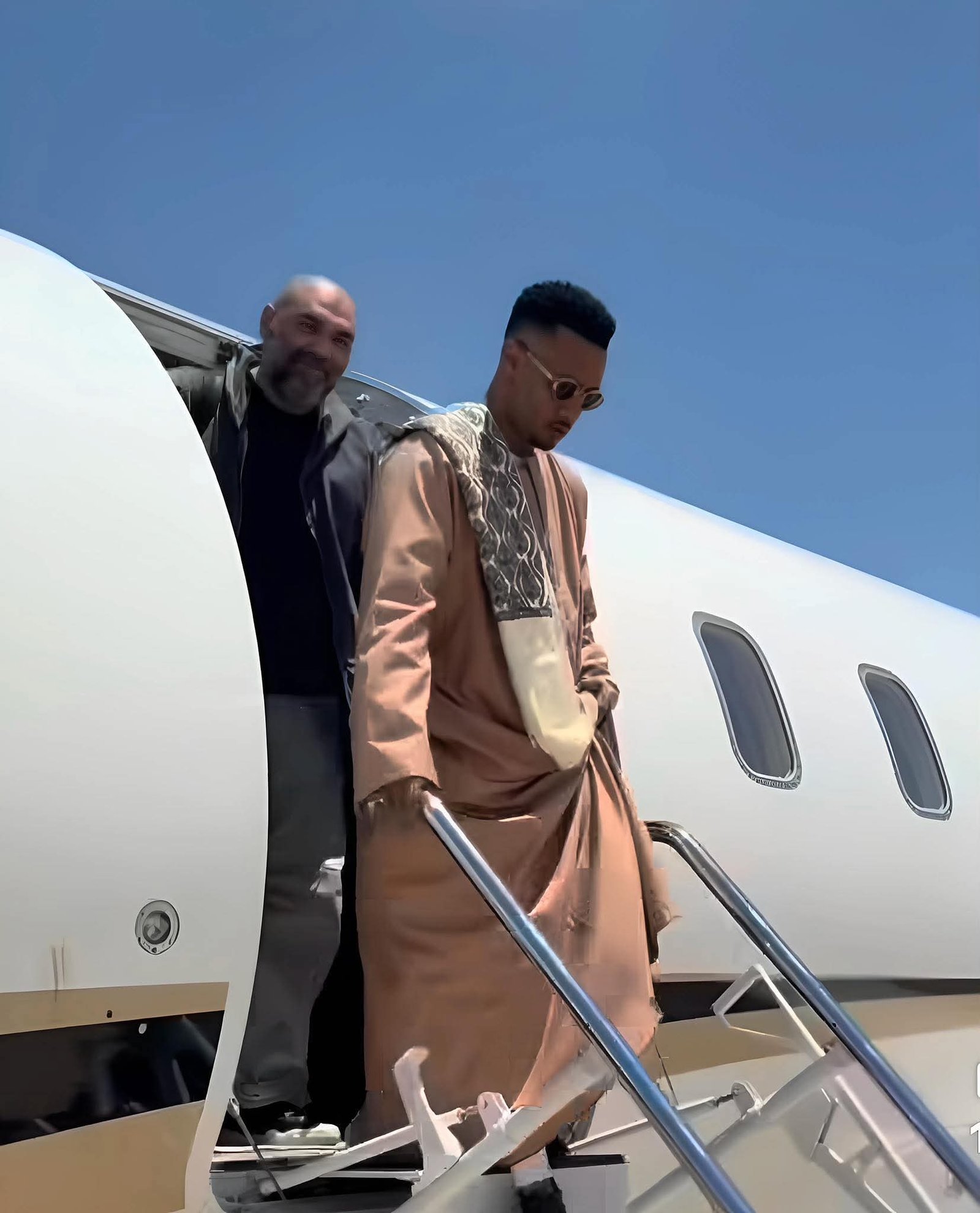 محمد رمضان يصل بغداد بالجلباب للترويج لفيلم «أسد».. وإيراداته تتجاوز 34 مليون جنيه 4 محمد رمضان يصل بغداد بالجلباب للترويج لفيلم «أسد».. وإيراداته تتجاوز 34 مليون جنيه