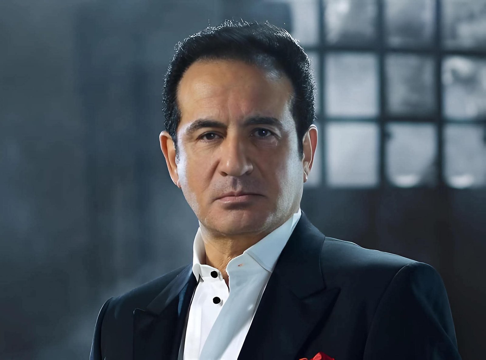 نجل محمد ثروت يطلب الدعاء لوالده قبل إجراء جراحة.. تفاصيل الحالة الصحية للفنان محمد ثروت