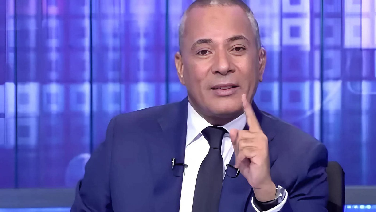 أحمد موسى يحذر من سلالة إيبولا القاتلة.. والعالم يترقب بقلق تطورات التفشي في أفريقيا