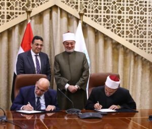 مفتي الجمهورية يشهد توقيع بروتوكول تعاون بين دار الإفتاء وجمعية سفراء الهداية لدعم الطلاب الوافدين ونشر الفكر الوسطي 3 مفتي الجمهورية يشهد توقيع بروتوكول تعاون بين دار الإفتاء وجمعية سفراء الهداية لدعم الطلاب الوافدين ونشر الفكر الوسطي