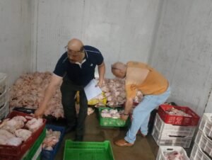 ضبط أغذية فاسدة بالإسكندرية.. التحفظ على 52 طن زيوت ودواجن مجهولة المصدر بحي شرق 2 ضبط أغذية فاسدة بالإسكندرية.. التحفظ على 52 طن زيوت ودواجن مجهولة المصدر بحي شرق