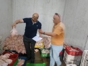 ضبط أغذية فاسدة بالإسكندرية.. التحفظ على 52 طن زيوت ودواجن مجهولة المصدر بحي شرق 4 ضبط أغذية فاسدة بالإسكندرية.. التحفظ على 52 طن زيوت ودواجن مجهولة المصدر بحي شرق