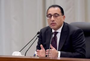مصطفى مدبولي يتفقد مشروعات الجيزة.. جولة موسعة لرئيس الوزراء لمتابعة التعليم والصحة والطرق والسياحة