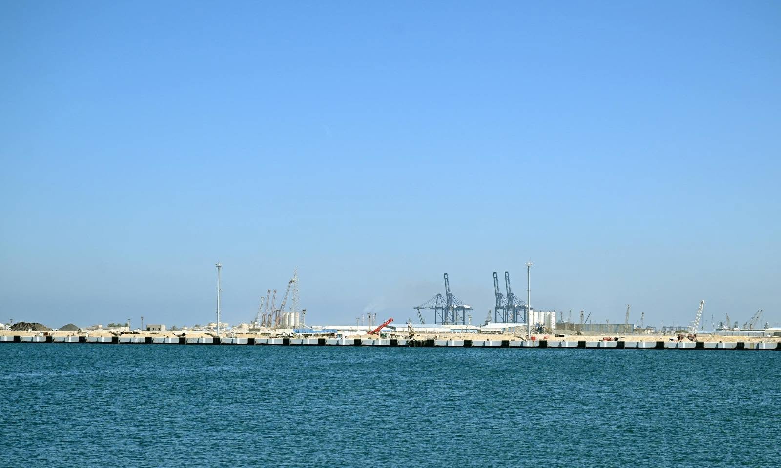 رئيس الوزراء يتابع مشروعات تطوير شرق الإسكندرية خلال جولة تفقدية للطريق الدائري وميناء أبو قير الجديد 4 رئيس الوزراء يتابع مشروعات تطوير شرق الإسكندرية خلال جولة تفقدية للطريق الدائري وميناء أبو قير الجديد