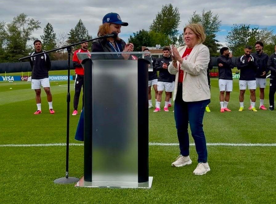 رئيسة جامعة جونزاجا الأمريكية ترحب بمنتخب مصر في كأس العالم 2026 وتؤكد دعمها للفراعنة خلال المعسكر التدريبي 3 رئيسة جامعة جونزاجا الأمريكية ترحب بمنتخب مصر في كأس العالم 2026 وتؤكد دعمها للفراعنة خلال المعسكر التدريبي