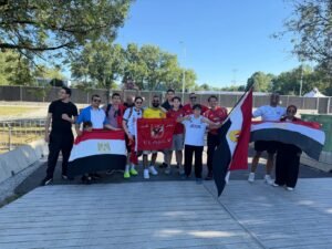الجماهير المصرية تساند الفراعنة من أمام ملعب التدريب استعدادًا لمواجهة نيوزيلندا في كأس العالم 2026 3 الجماهير المصرية تساند الفراعنة من أمام ملعب التدريب استعدادًا لمواجهة نيوزيلندا في كأس العالم 2026