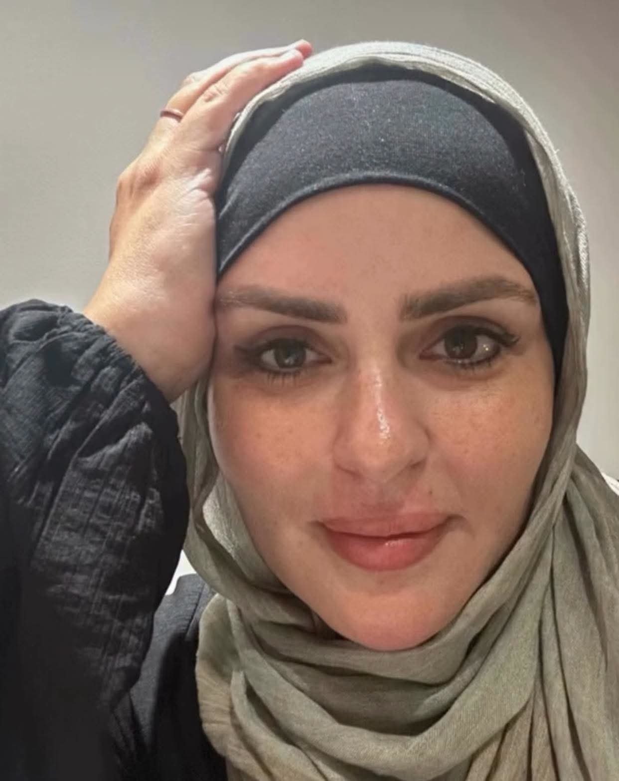 مها الصغير ترتدي الحجاب وتثير تفاعلًا واسعًا بين الجمهور