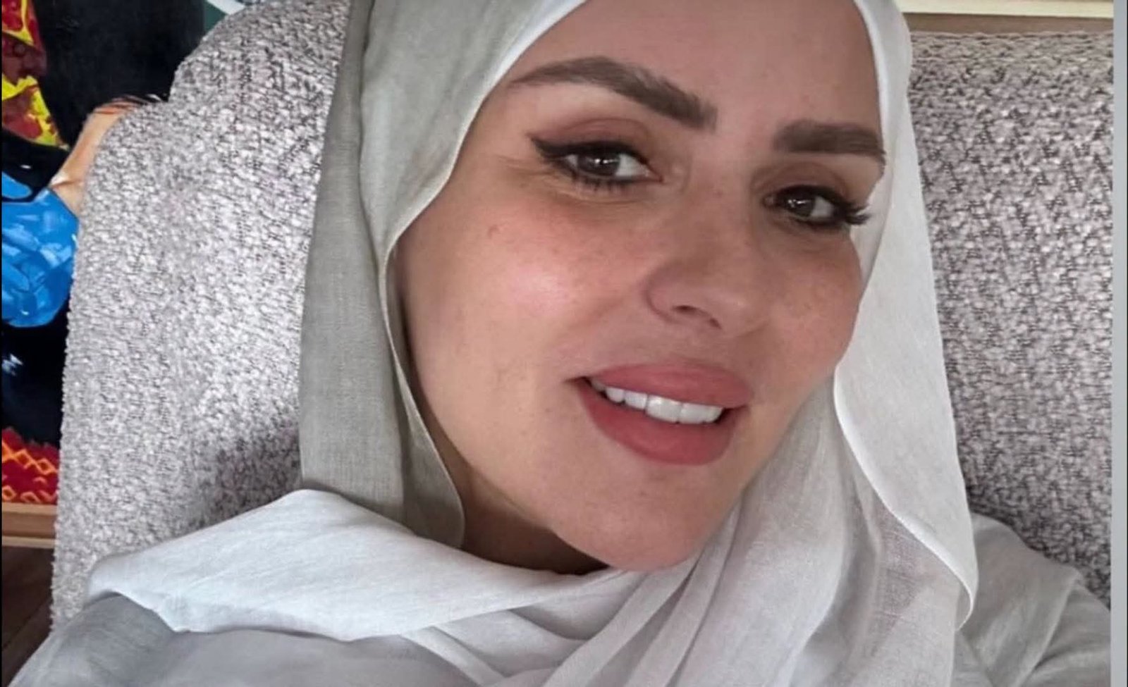 مها الصغير ترتدي الحجاب