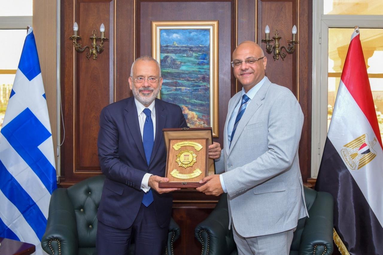 محافظ الإسكندرية وسفير اليونان يبحثان تعزيز التعاون الاقتصادي والاستثماري بين الجانبين ودعم الربط البحري 1 محافظ الإسكندرية وسفير اليونان يبحثان تعزيز التعاون الاقتصادي والاستثماري بين الجانبين ودعم الربط البحري