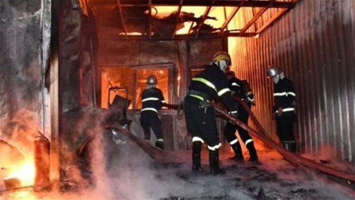حريق يلتهم مواسير الصرف الصحي في قرية بالمنيا.. والحماية المدنية تسيطر على النيران وتحقق في الأسباب 5 حريق يلتهم مواسير الصرف الصحي في قرية بالمنيا.. والحماية المدنية تسيطر على النيران وتحقق في الأسباب