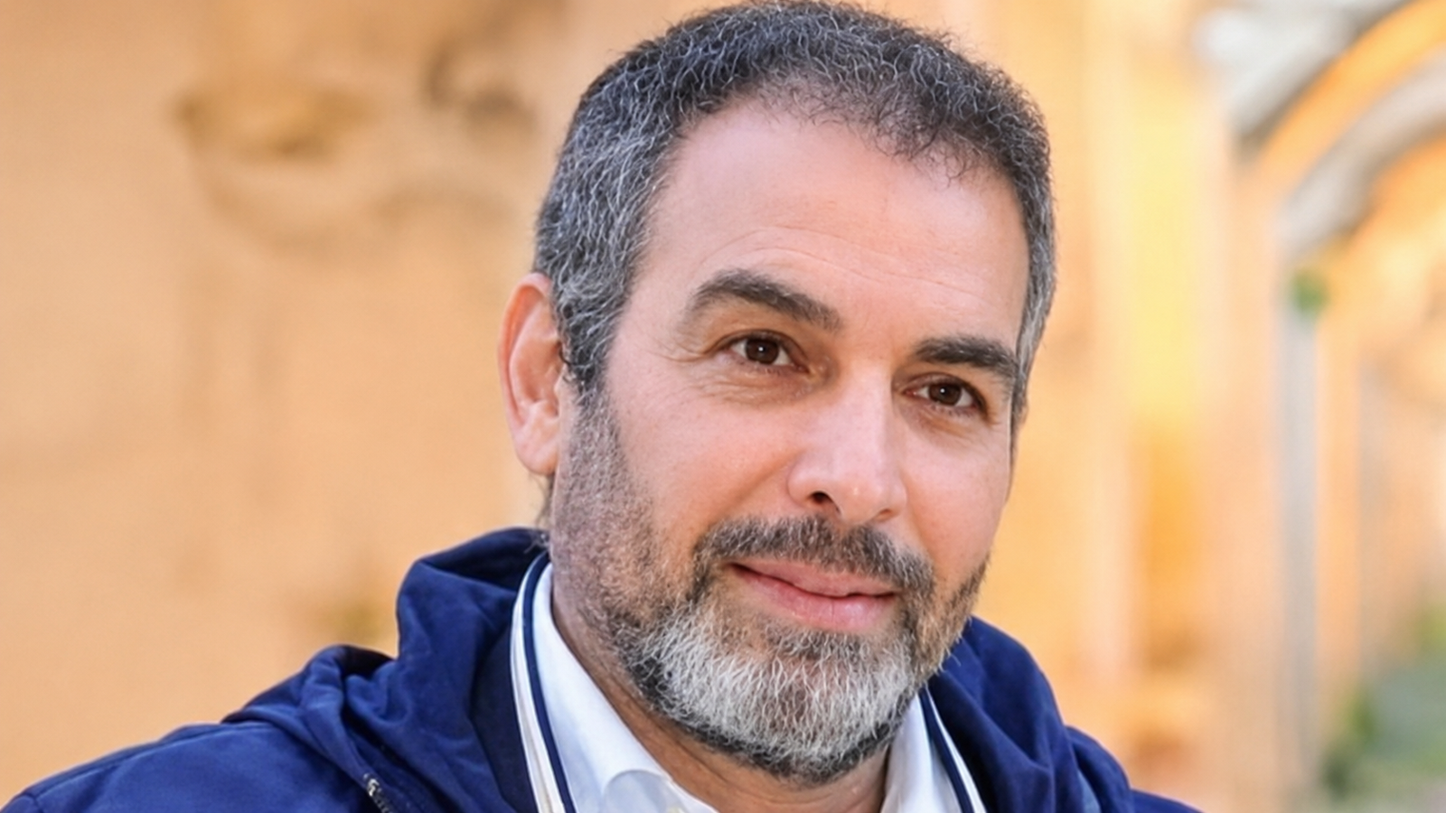 أحمد عبد العزيز.. مسيرة فنية حافلة جعلته أحد أبرز نجوم الدراما المصرية 5 أحمد عبد العزيز.. مسيرة فنية حافلة جعلته أحد أبرز نجوم الدراما المصرية