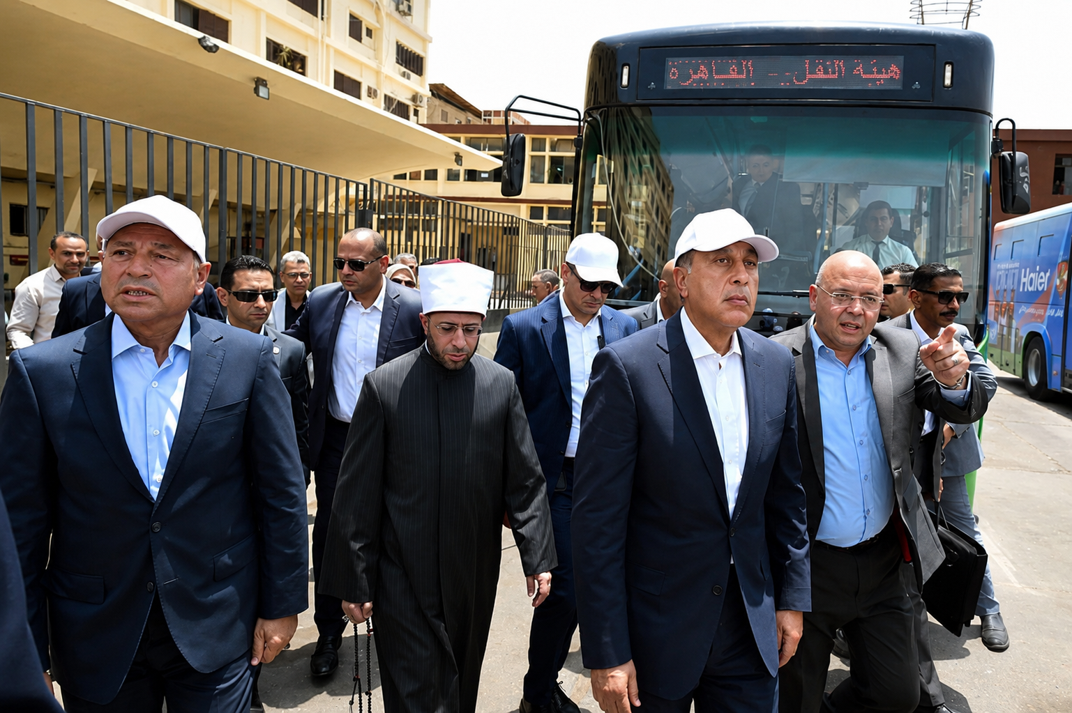 رئيس الوزراء يتفقد هيئة النقل العام بالقاهرة لمتابعة المنظومة المطورة للنقل العام الجماعي 4 رئيس الوزراء يتفقد هيئة النقل العام بالقاهرة لمتابعة المنظومة المطورة للنقل العام الجماعي