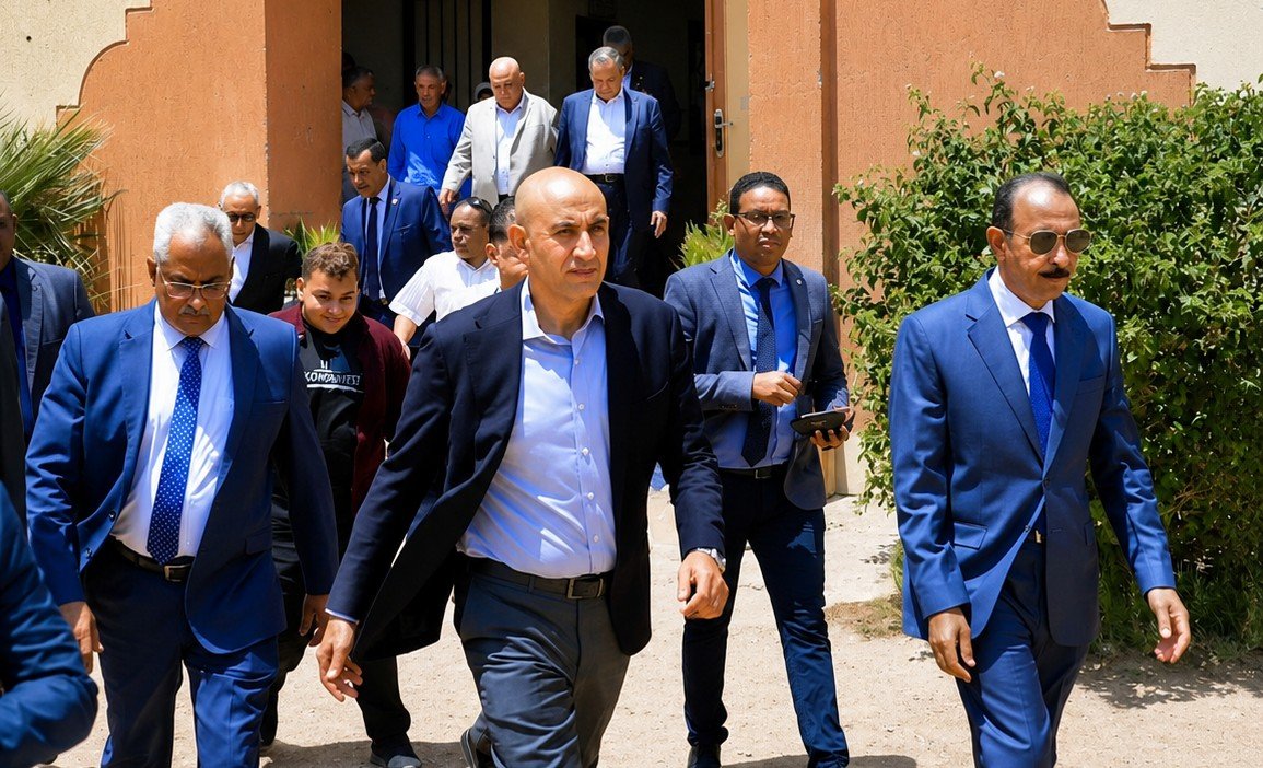وزير التربية والتعليم يتفقد مدرسة الروافع بسوهاج بعد واقعة الشغب ويؤكد: لن نسمح بتكرار المخالفات