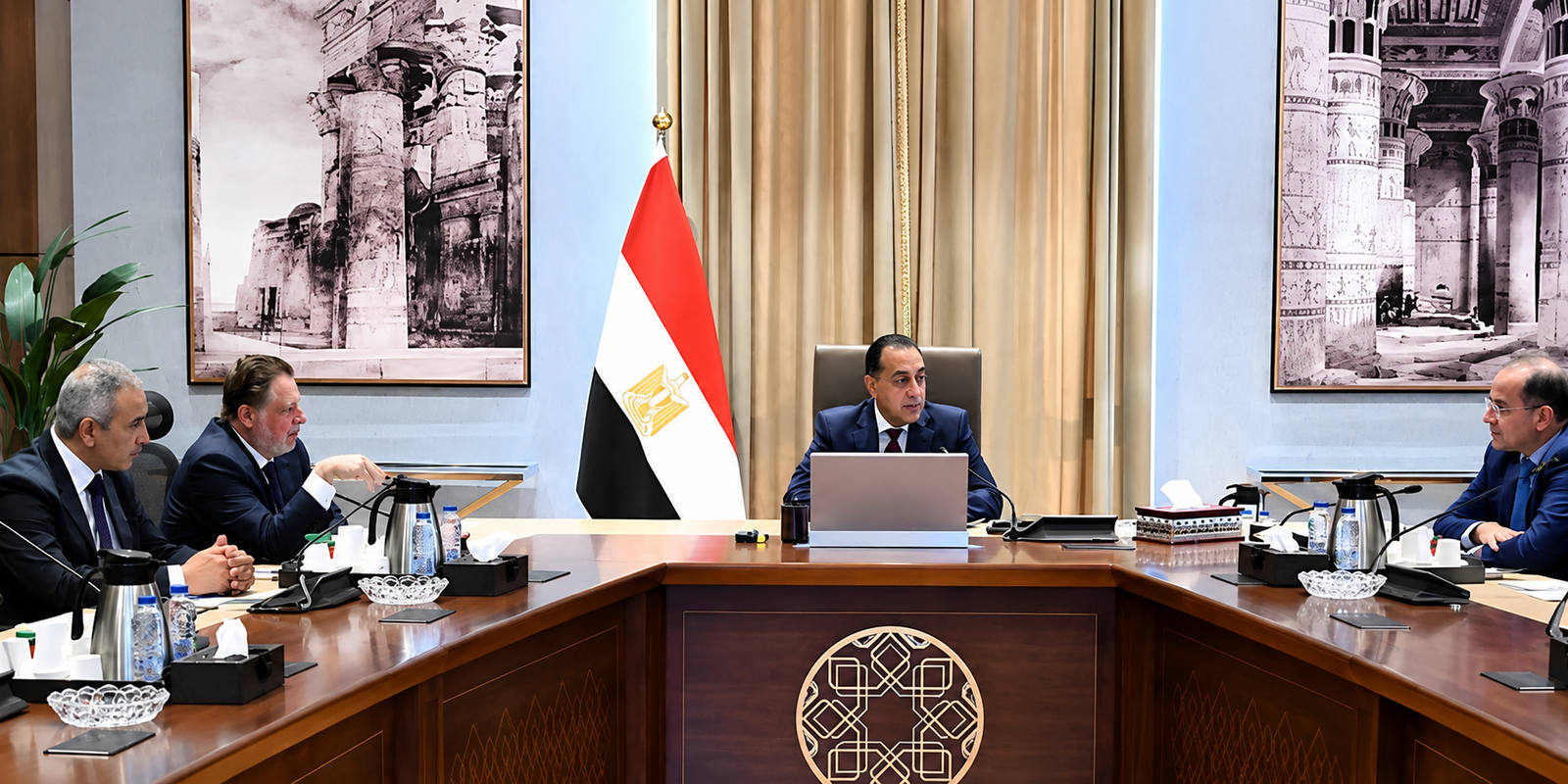 الحكومة والبنك المركزي يواصلان التنسيق لدعم الاقتصاد المصري وتوفير السلع الأساسية 3 الحكومة والبنك المركزي يواصلان التنسيق لدعم الاقتصاد المصري وتوفير السلع الأساسية