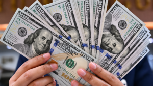 تراجع سعر الدولار 7 قروش في البنوك المصرية اليوم الإثنين 3 تراجع سعر الدولار 7 قروش في البنوك المصرية اليوم الإثنين