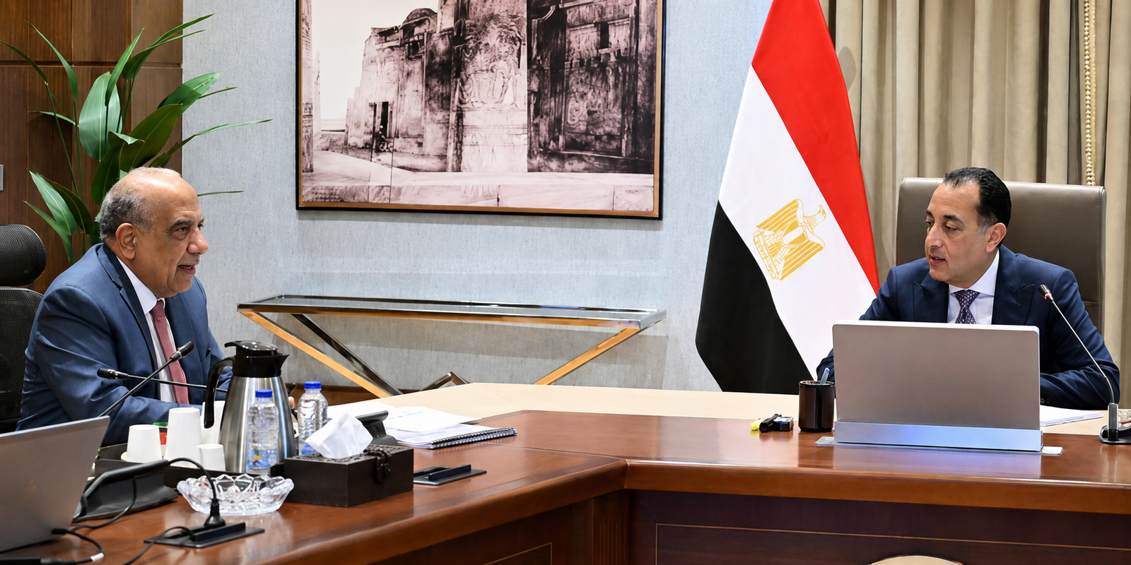 رئيس الوزراء يستعرض مشروعات تدعيم الشبكة القومية للكهرباء وخطط الطاقة المتجددة لصيف 2026