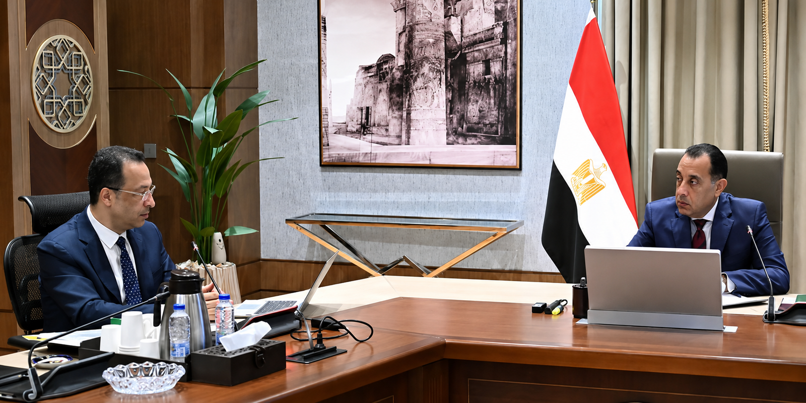 رئيس الوزراء يستعرض مع وزير الاتصالات خطط التوسع في التعهيد والبنية الرقمية وزيادة صادرات القطاع 3 رئيس الوزراء يستعرض مع وزير الاتصالات خطط التوسع في التعهيد والبنية الرقمية وزيادة صادرات القطاع