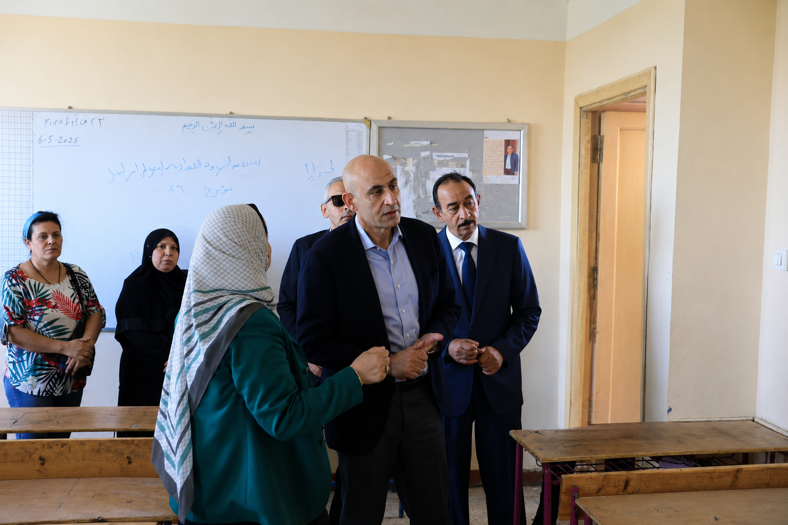 وزير التربية والتعليم يتفقد مدرسة الروافع بسوهاج بعد واقعة الشغب ويؤكد: لن نسمح بتكرار المخالفات 3 وزير التربية والتعليم يتفقد مدرسة الروافع بسوهاج بعد واقعة الشغب ويؤكد: لن نسمح بتكرار المخالفات