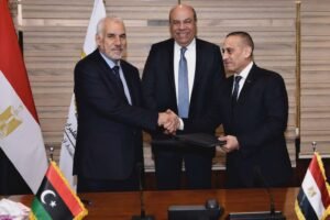 أول طائرة مصرية تصل إلى طرابلس بعد استئناف العلاقات مع ليبيا تمثل نقطة تحول في التعاون الجوي بين البلدين